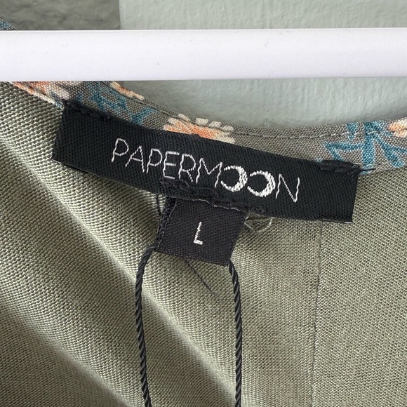 Papermoon Olive Floral V-Neck Blouse with Pink Daisies - Picture 2 of 3